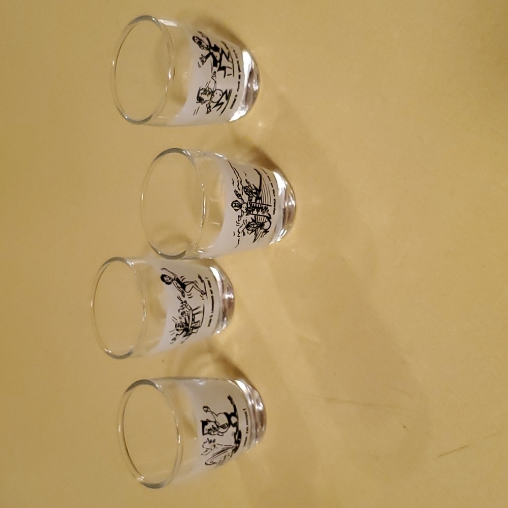 Set a 4 vintage shot‎ glasses